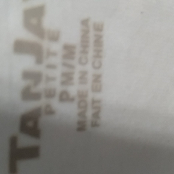 TANJAY Petite White  Short Sleeves  with Red and Black Designs Short Sleeves - Picture 4 of 5